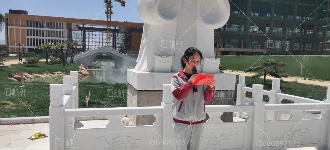 汉白玉孔子雕像