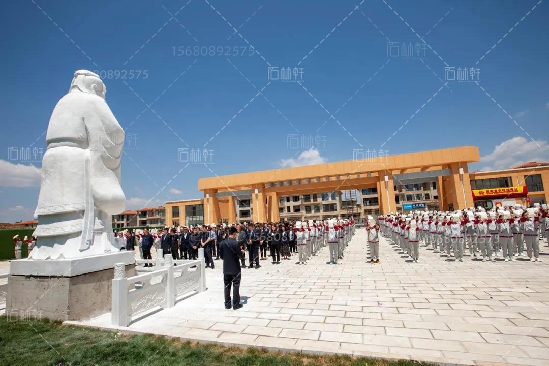 汉白玉孔子雕像